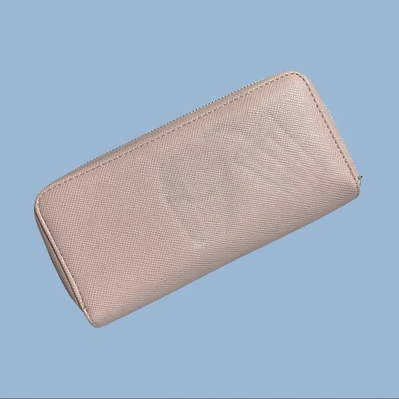 Guess Wallet - Picture 2 of 5